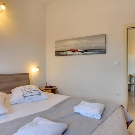 Διαμέρισμα Alex *