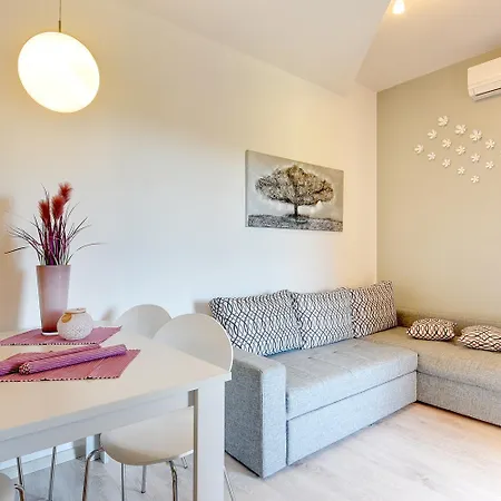 Διαμέρισμα Alex *